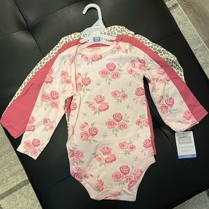 3 long sleeve bodysuits